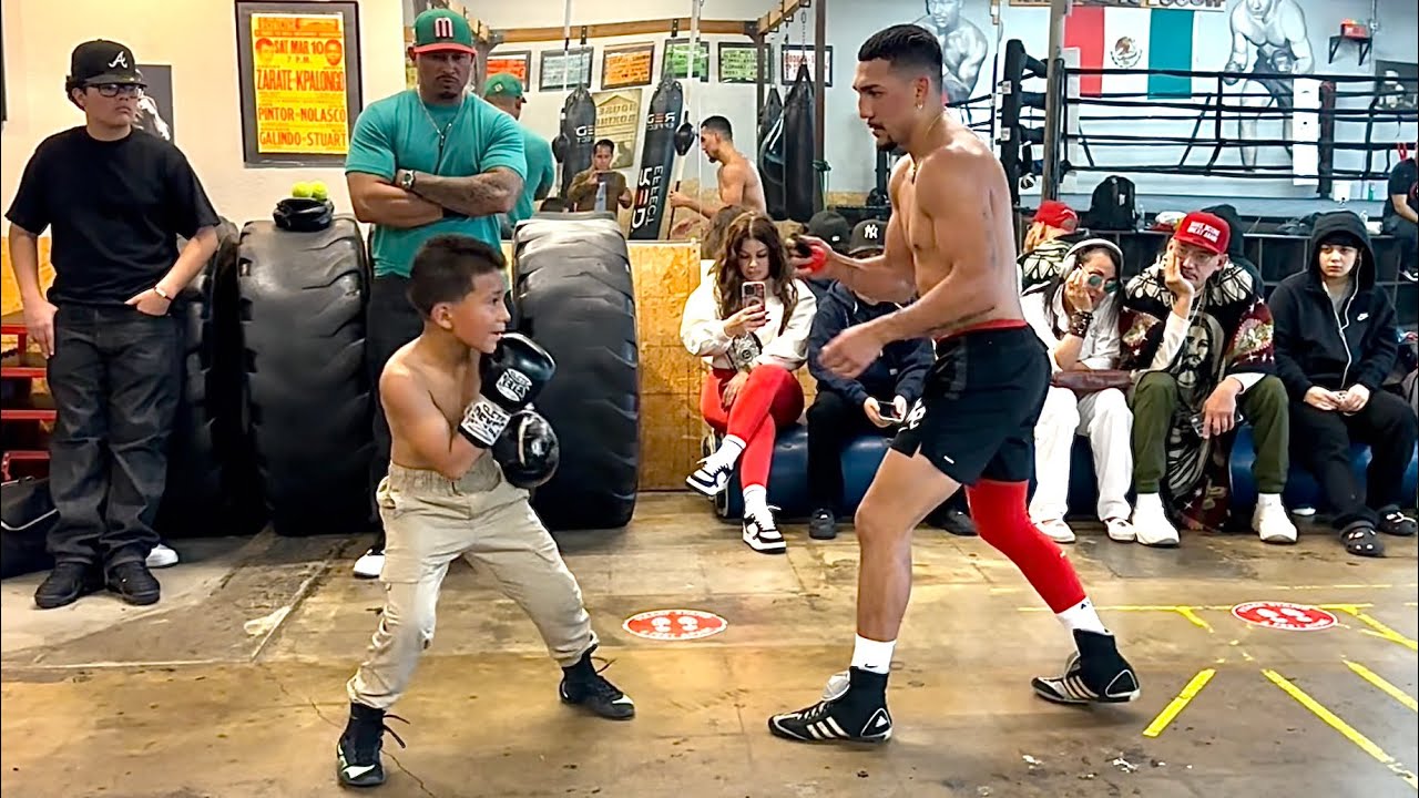 TEOFIMO LOPEZ GIVES FUTURE CHAMPION A BOXING LESSON IN FOOT WORK & ANGLES - JESSE 