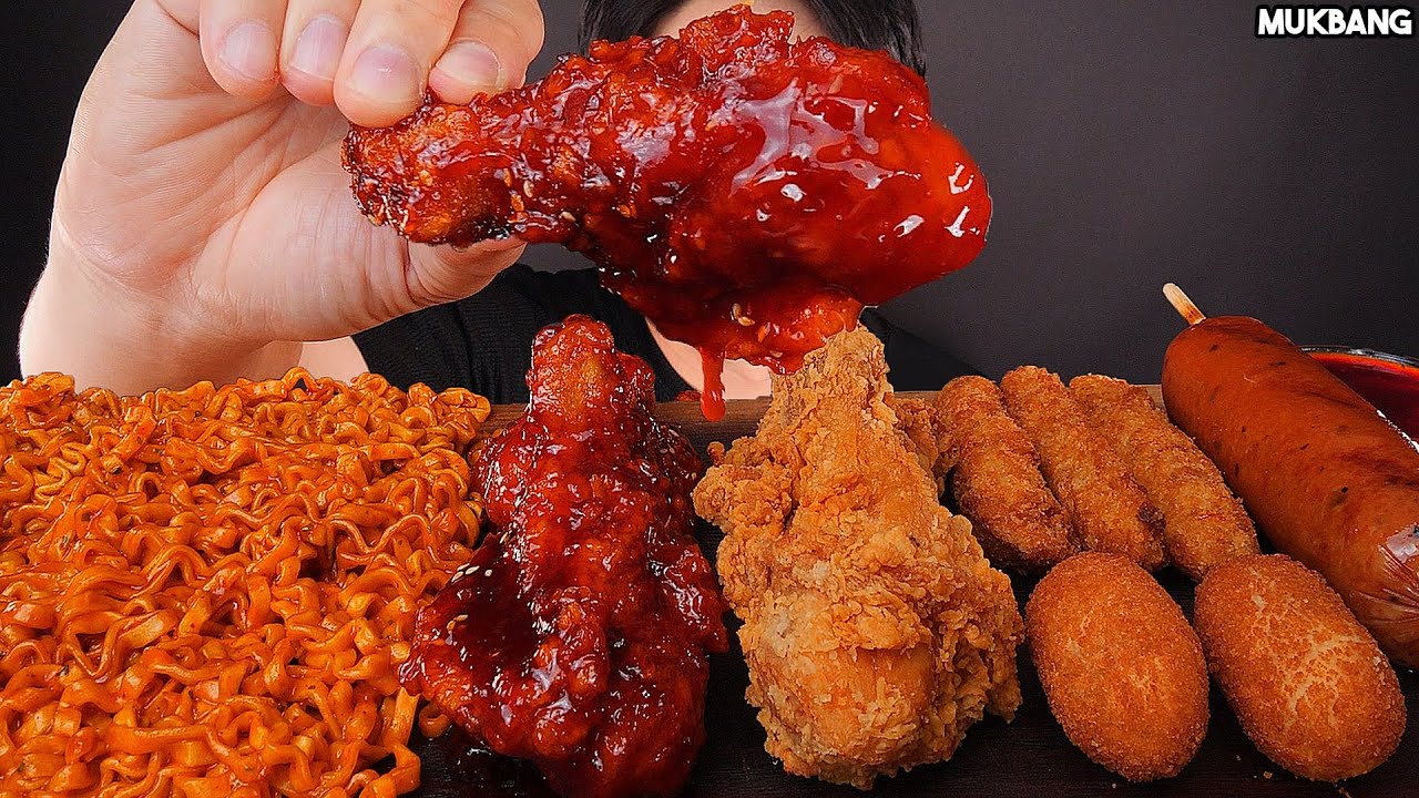 острая курица и лапша, колбаса FRIED CHICKEN 🍗 CARBO FIRE NOODLE & SAUSAGE EATING ASMR MUKBANG