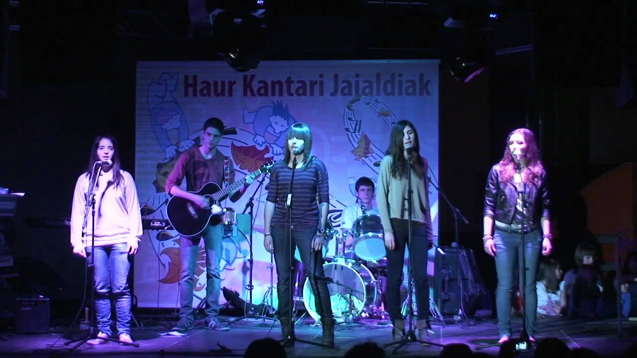 Haur Kantari Jaialdiak 2012. Irudi biluztuak