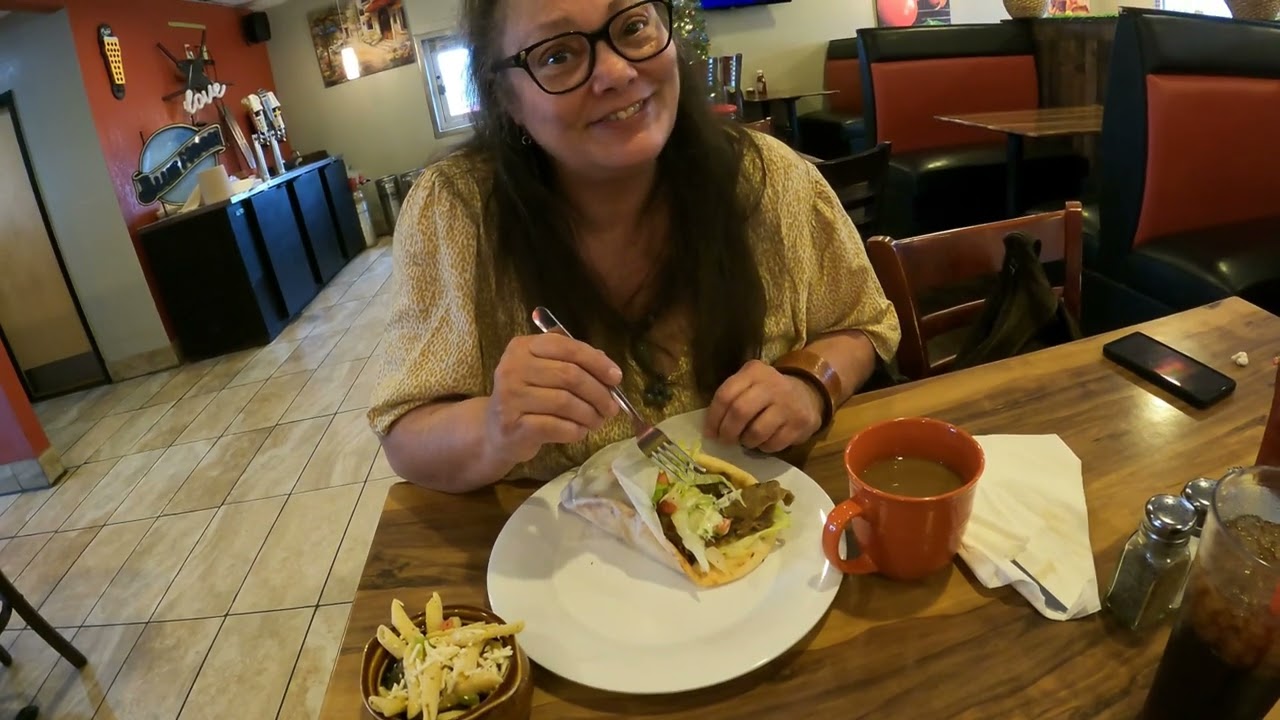 Mad Greek Restaurant in Kingsport TN. / REVIEW / Gyro / Mousaka Eggplant / Best places to eat
