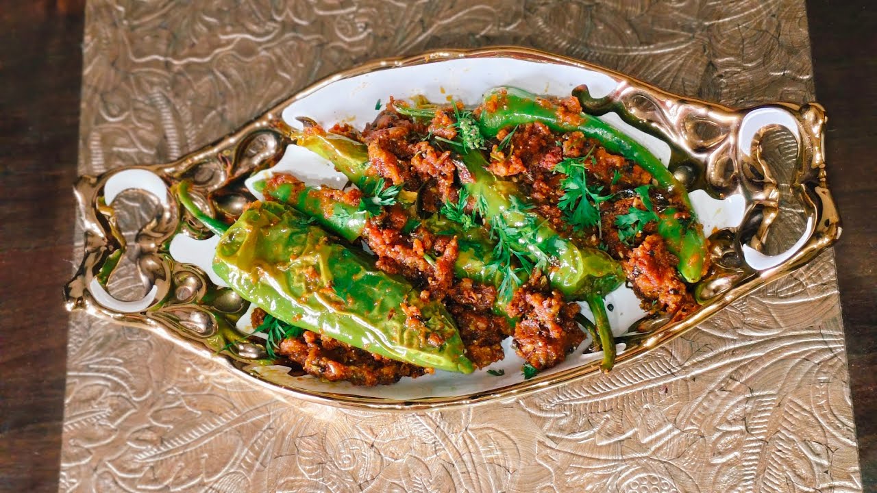 गाँव की  Rajasthani Authentic Bharwa Mirch Besan 🌶️ Traditional Marwadi Style Stuffed Mirchi Recipe