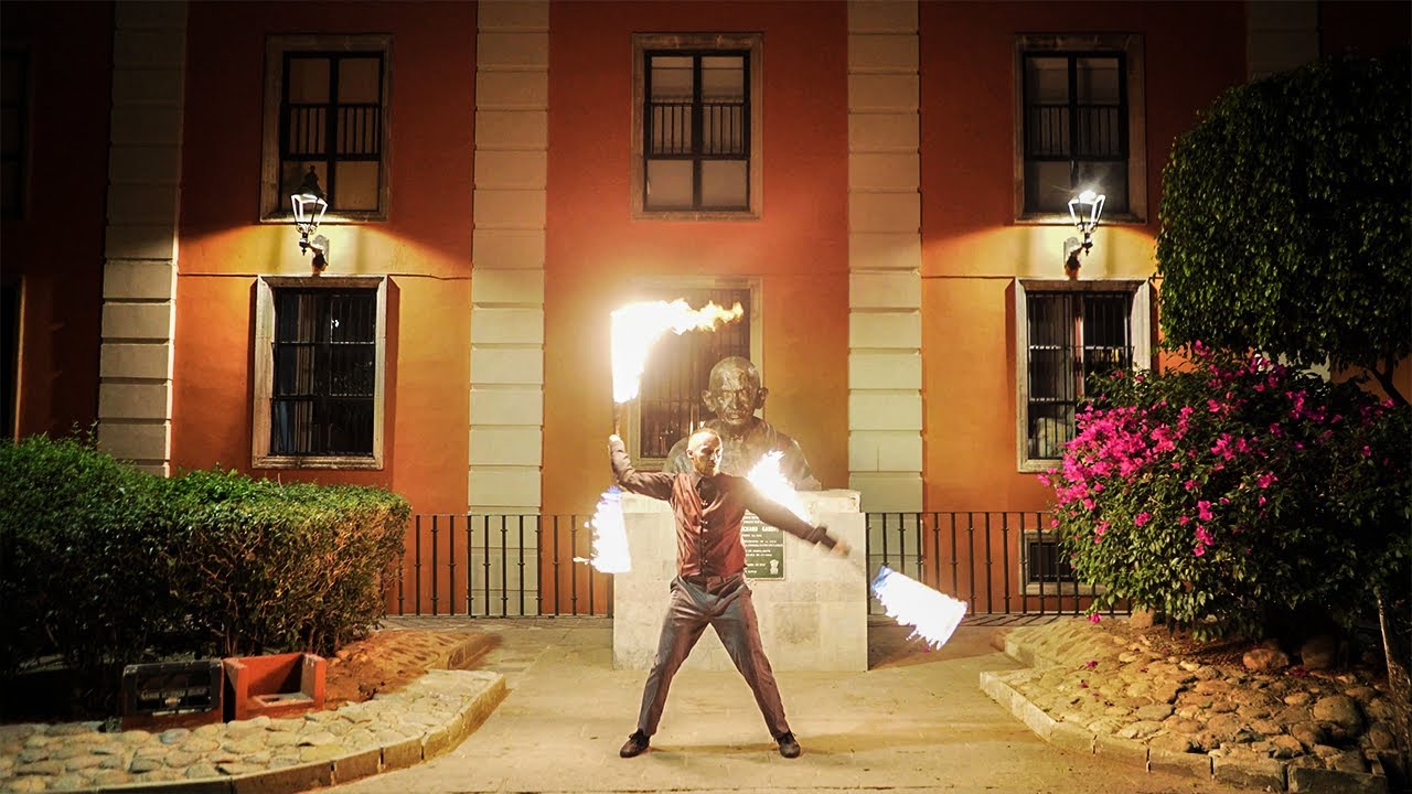Fire Artist Puts on a STUPENDOUS Double Fire Staff Act || WooGlobe