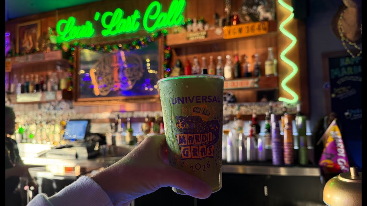 🔴 LIVE from Universal Studios Orlando for a Friday the 13th Live Stream of the Mardi Gras Parade