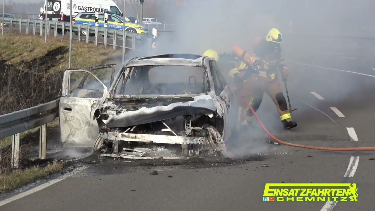 Hybrid Testfahrzeug brennt während der Fahrt ab aufwendige Bergung durch Werkfeuerwehr BMW Leipzig