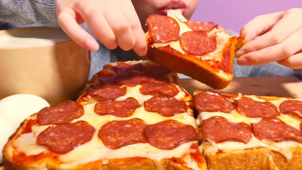 limei cheesy pizza toast and eggs [bites only]