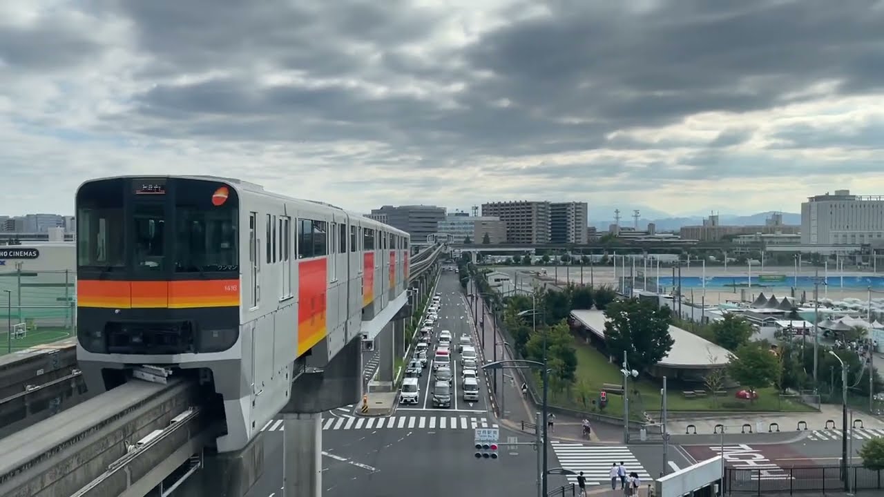 【多摩モノレール】立飛駅到着《1000系》