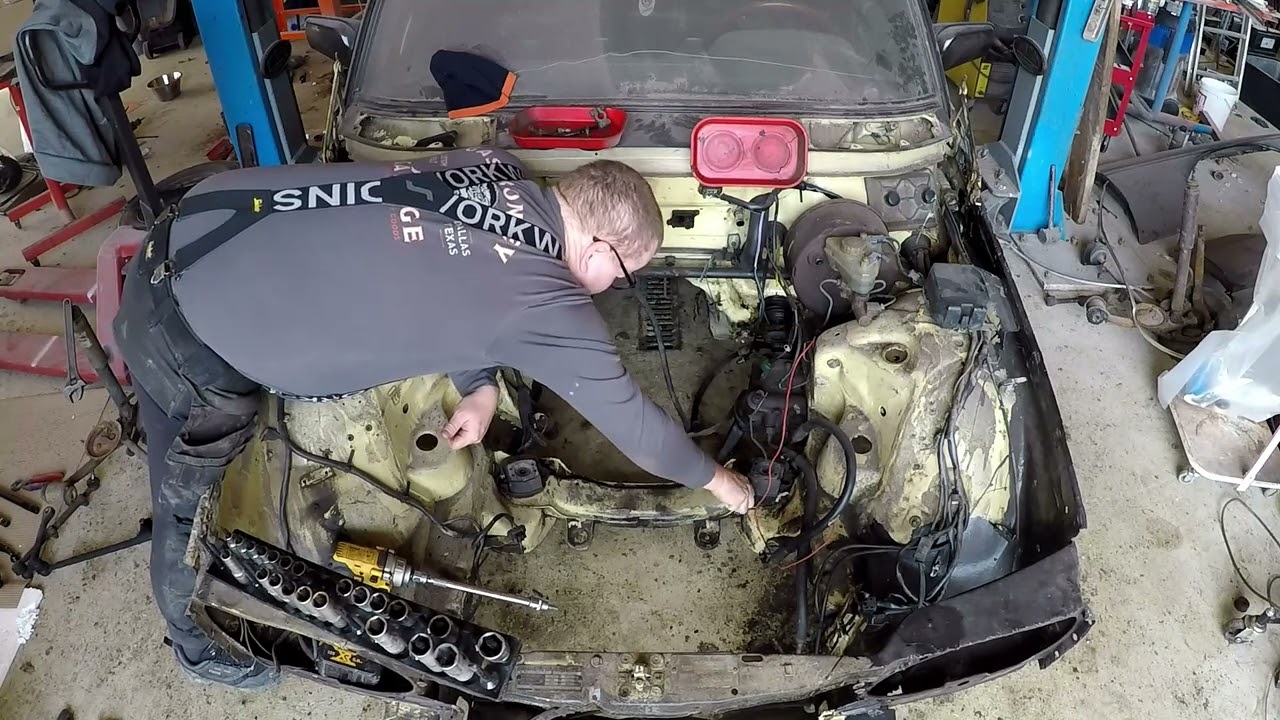 Mercedes Benz S123 300d Projektbil DEL 25 RENSAR HELA MOTORRUMMET FÖR BLÄSTRING O LACK