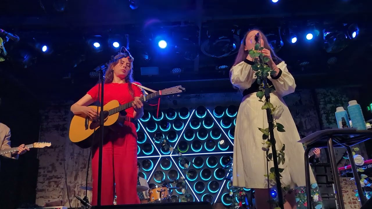 Madi Diaz & Waxahatchee - Resentment (live Asbury Lanes 02/12/2022)