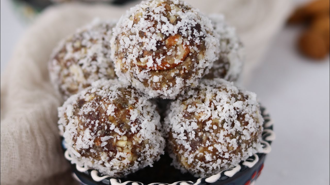 Energy balls with dates and coconut | Whole30 energy balls | Date balls with nuts |
