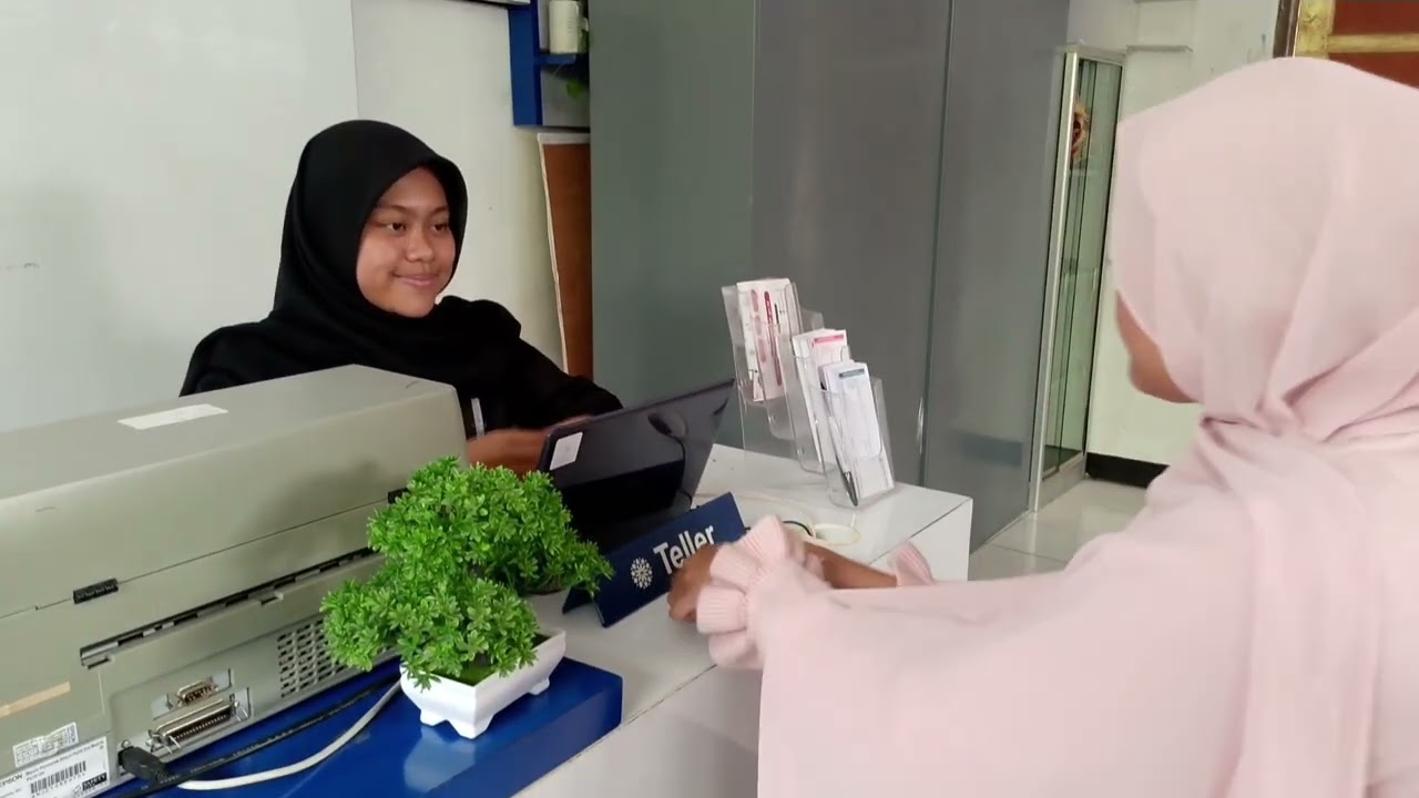 PELAYANAN PERBANKAN SYARIAH_TELLER BANK_SETORAN TUNAI_(SELFI ALVIANI_12 LPS 2)