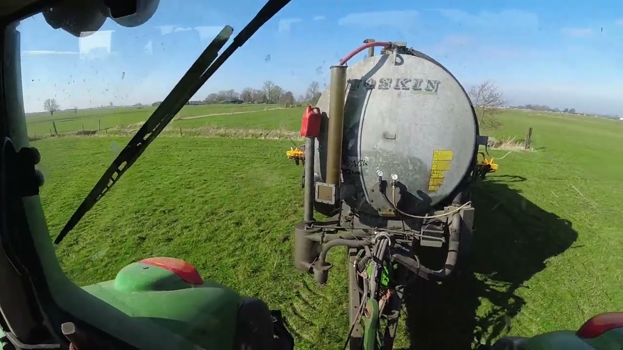Eerste mest van het jaar het land op