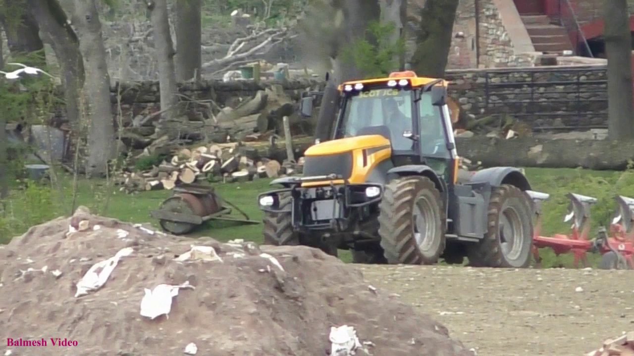Ploughing with JCB Fastrac 2155