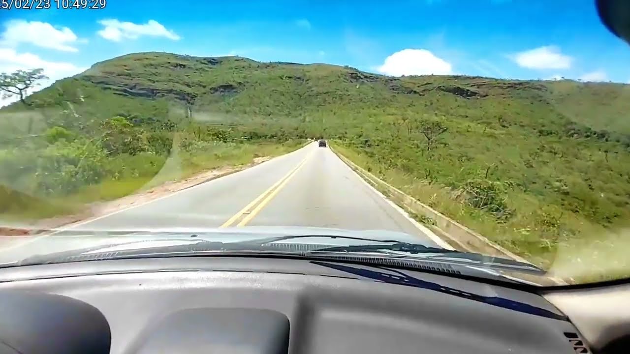 MGC-262: dirigindo pela beleza das montanhas e céu de Minas Gerais