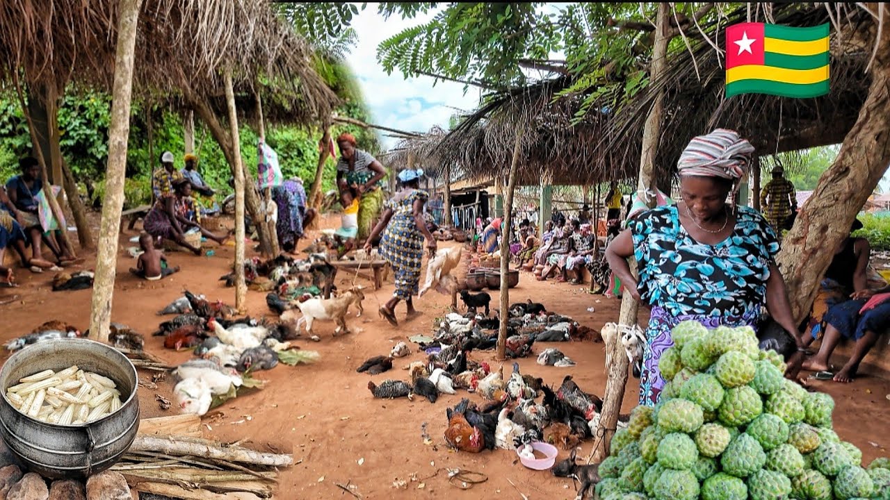 Rural village market day in kouvé Togo 🇹🇬 west Africa. Cost of living in an African village