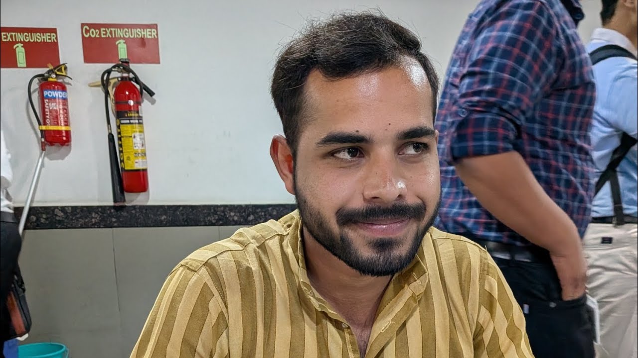 Apni baari ka intezar karo..😌