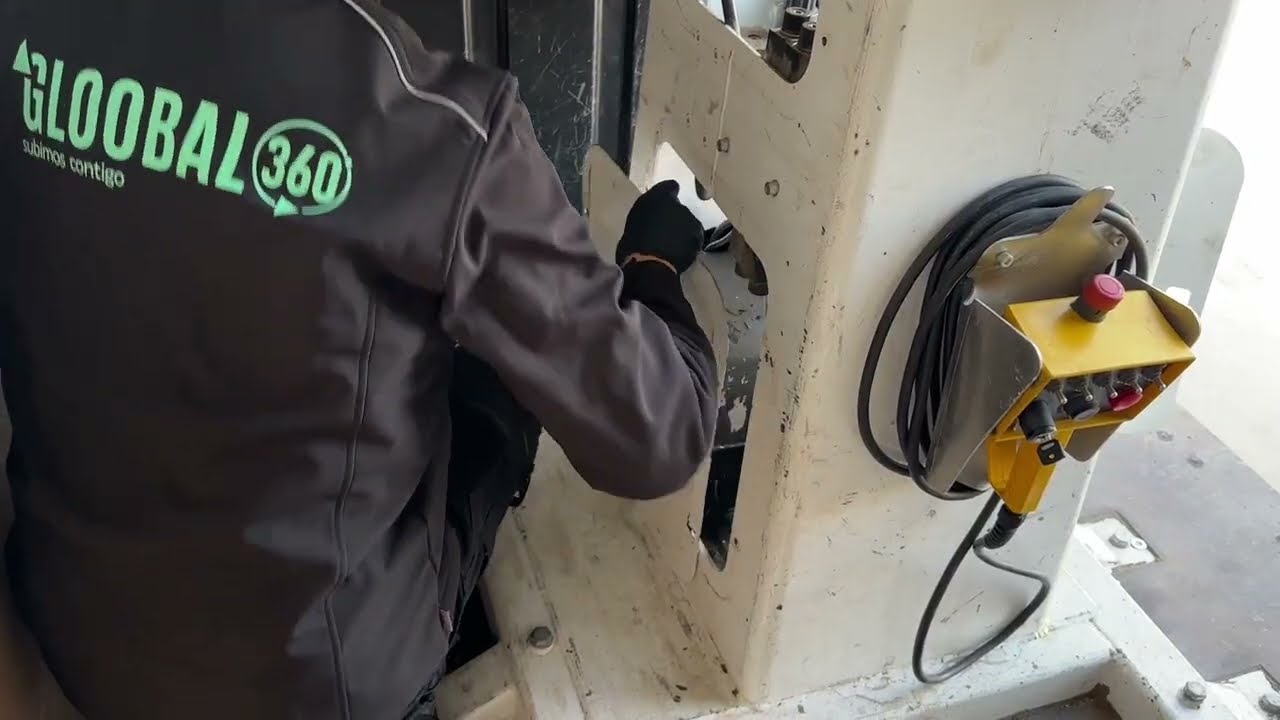 Bajada de emergencia [FURGÓN cesta brazo Movex ATL15] | GLOOBAL, especialistas en vehículos cesta