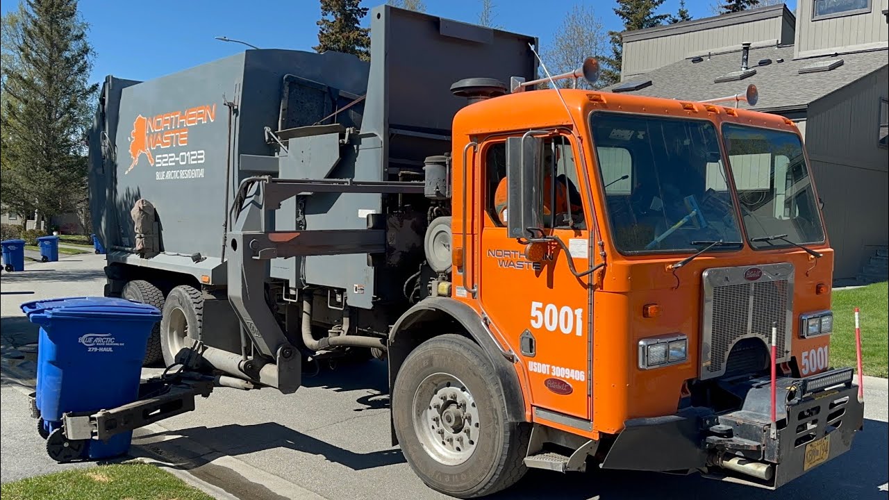 Northern Waste Pete 320 Curbtender Garbage Truck with Cool Grippers