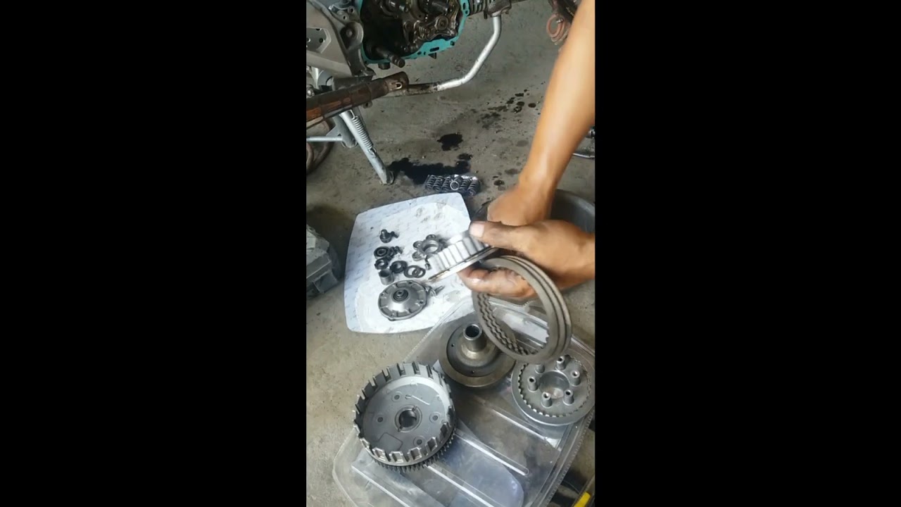 XRM 125 INSTALLING FAITO CLUTCH LINNING & SPRING