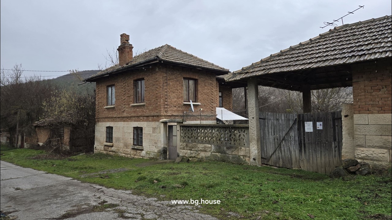 Piękny dom wiejski na sprzedaż w Ostricy &ndash; ​​24 000 &euro; / 20 800 &pound;