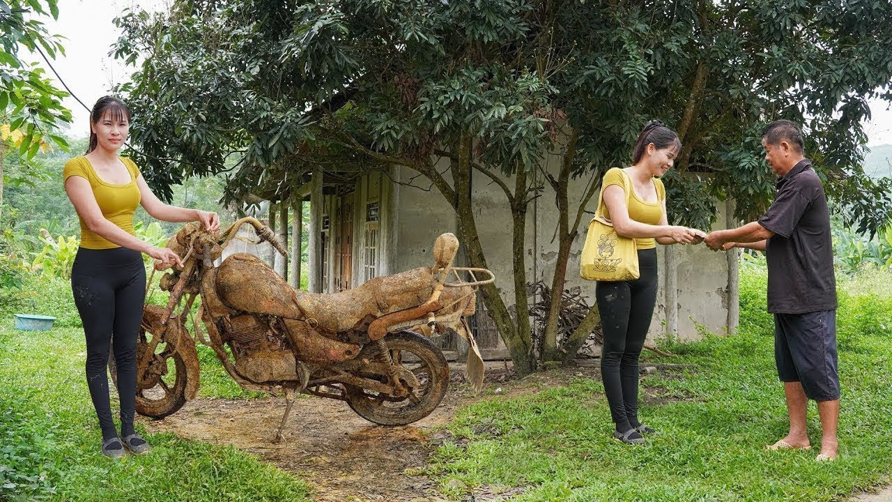 Young Girl Restores Abandoned Suzuki GZ125 Motorcycle Into Like-New Condition
