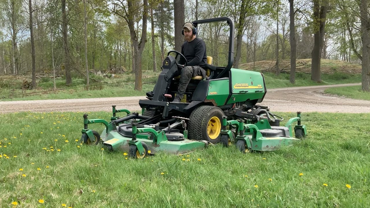 Köp Åkgräsklippare John Deere 1600  på Klaravik