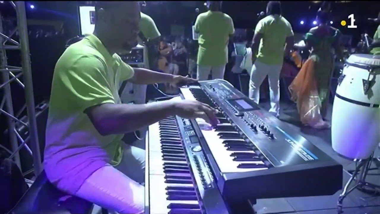 Ambiance du dancing en live avec l'orchestre 