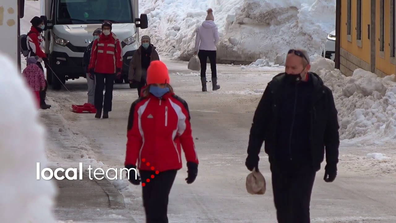 Cesuna, muri di neve: si spalano le strade