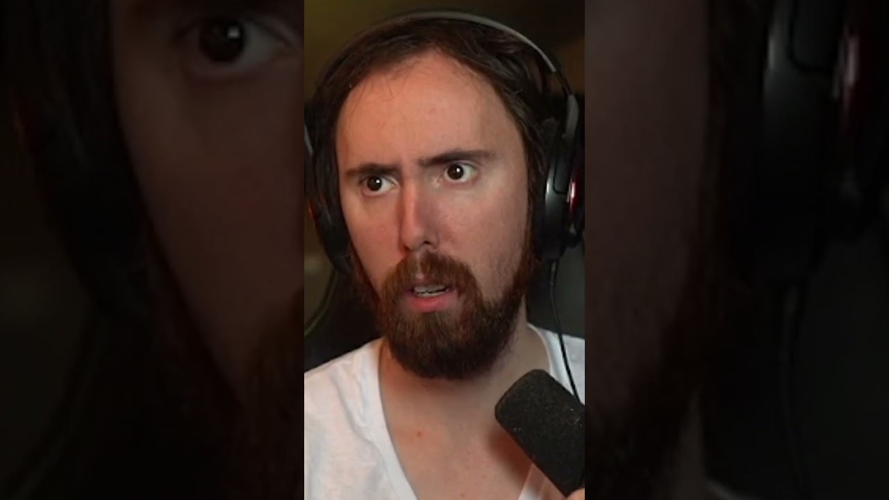 Asmongold Reacts to Emiru's Green Screen Suit