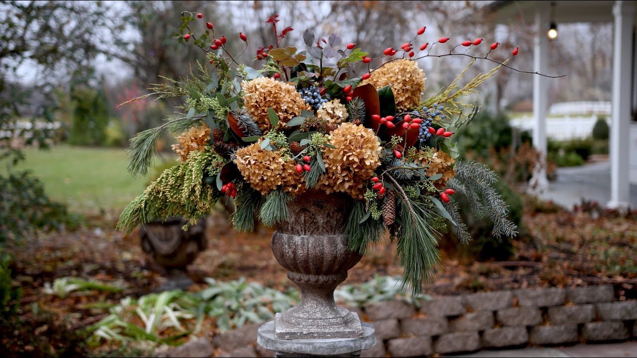 Foraged Winter Arrangement 🍂❄️✂️// Garden Answer
