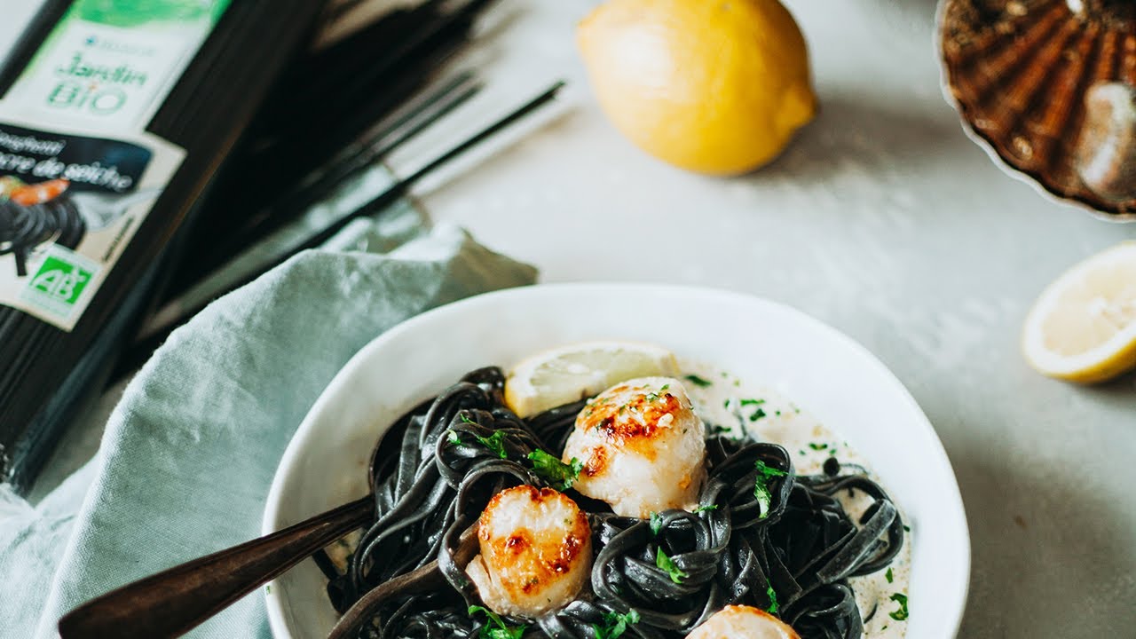 Recette de spaghetti bio à l'encre de seiche et noix de saint jacques