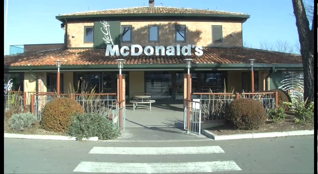 RIMINI: Tentano furto al McDonald's. Sorpresi in piena notte 6 banditi - VIDEO