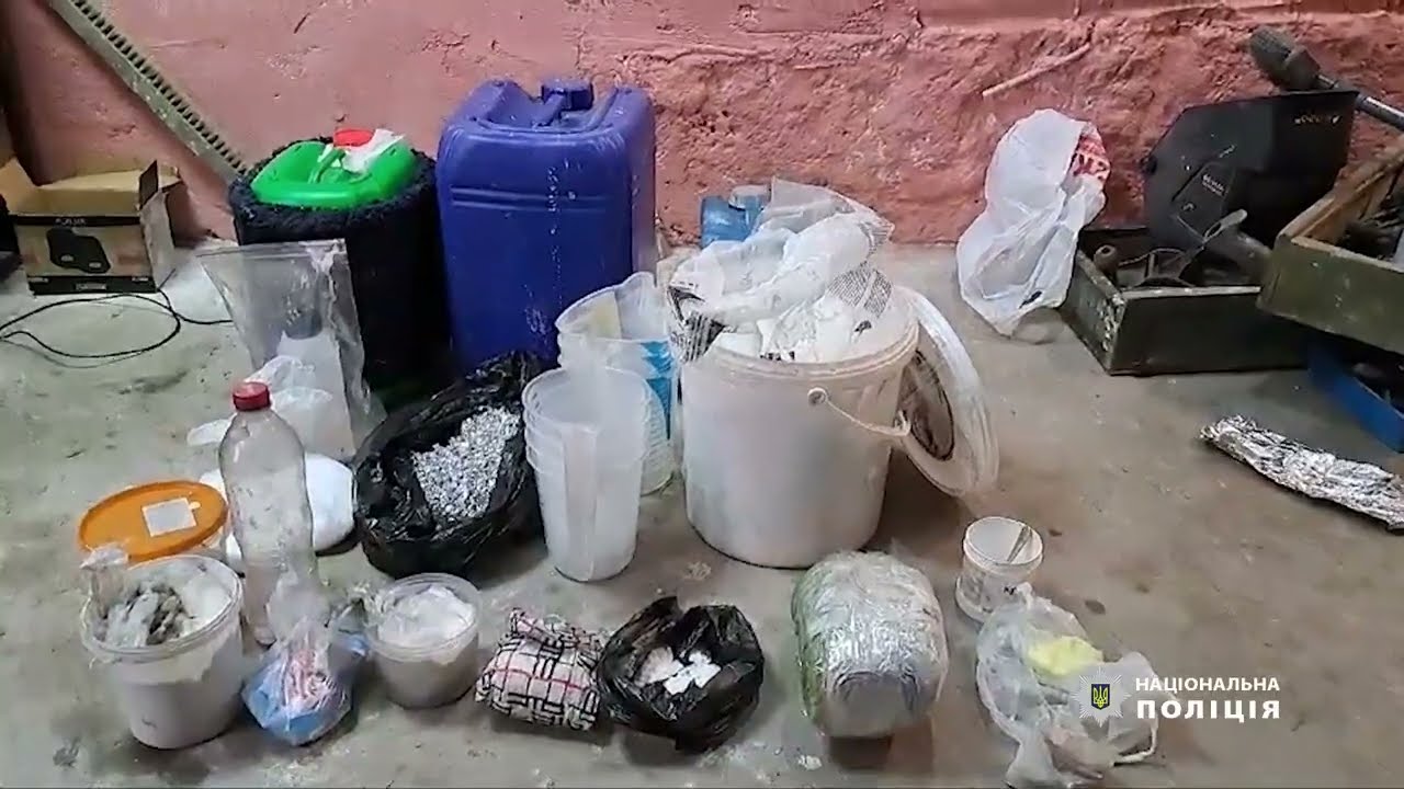 Нарколабораторія з прибутком у півмільйона гривень: поліцейські викрили злочинне угруповання