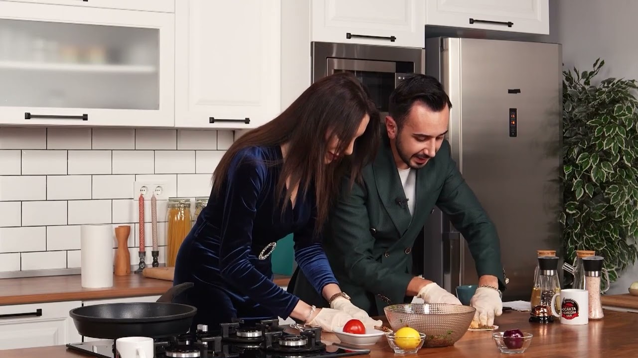 Ocakta yemeğim var da ünlü manken tuğçe Aral konuk oluyor cumartesi 14.00 / Lütfi Selçuk 