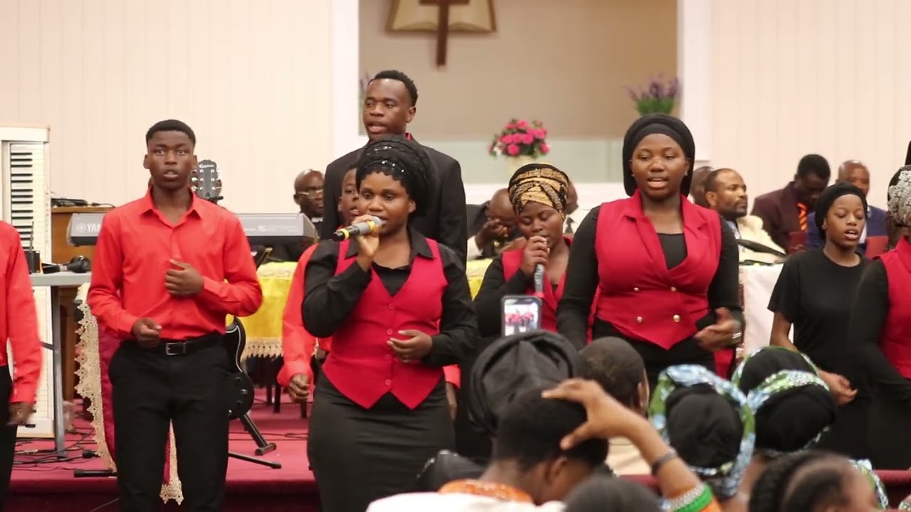 Tengenezeni Choir Mkutano Wa Vijana