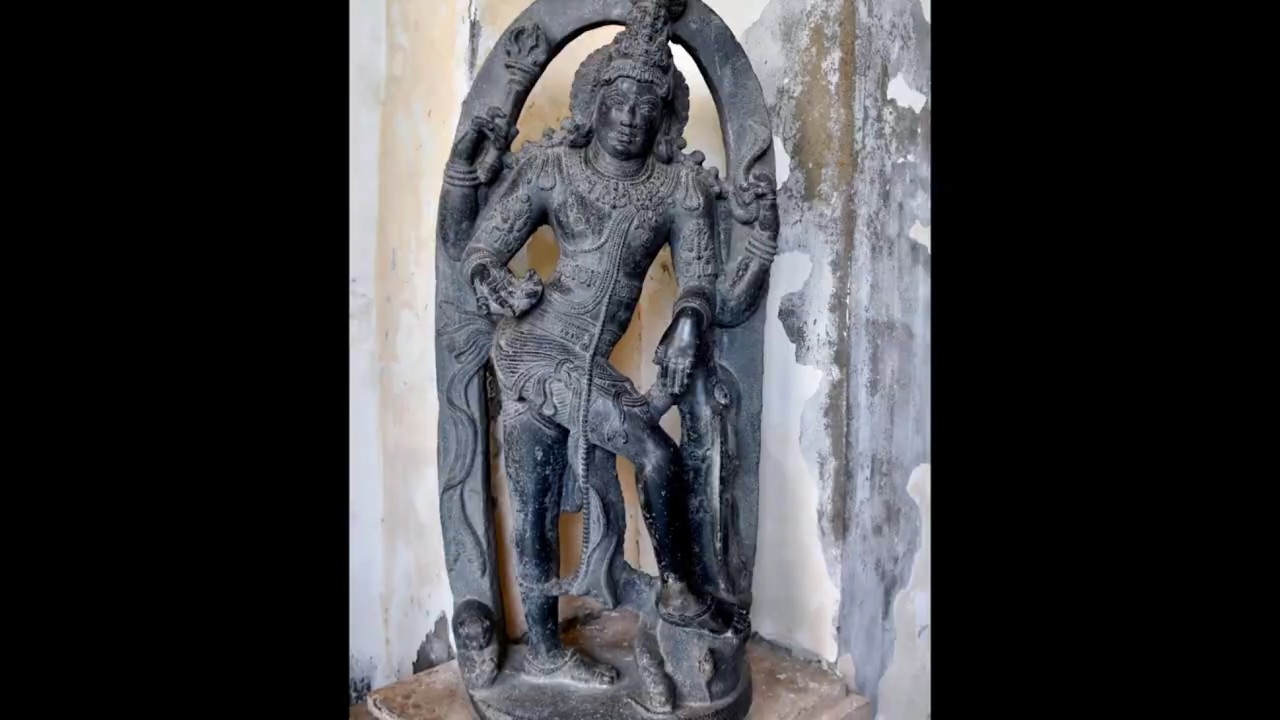 Beautifully carved Dwarapalaka statue at Tanjavur museum #tanjavur #history #indiantemplestories