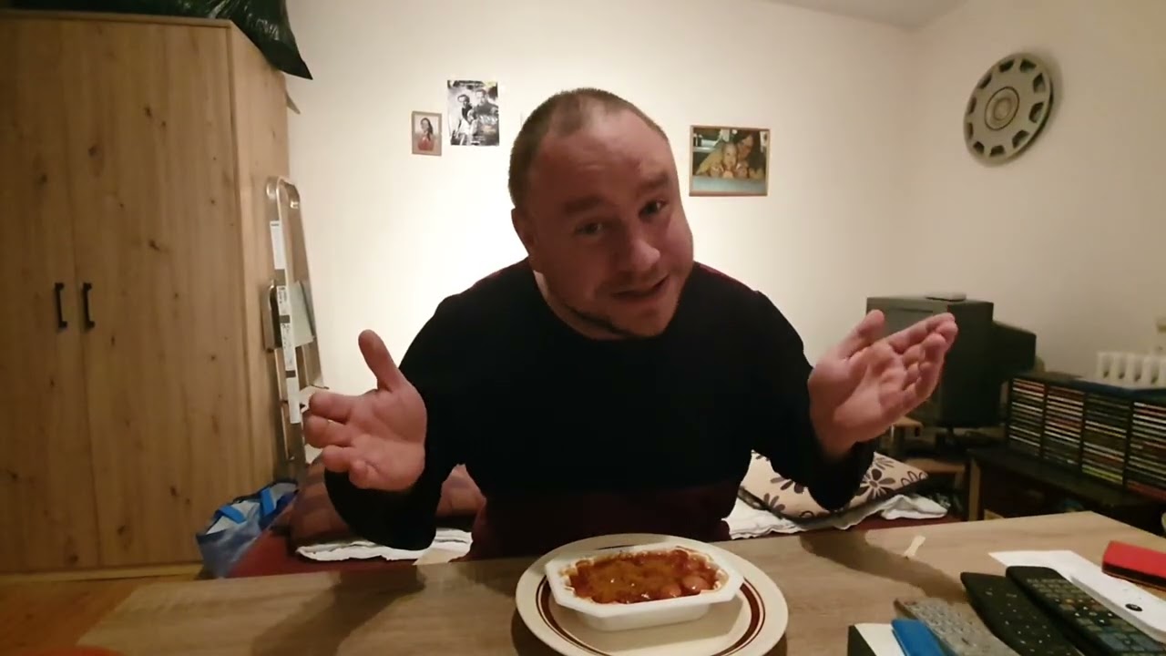 Sascha hat heute Currywurst gegessen
