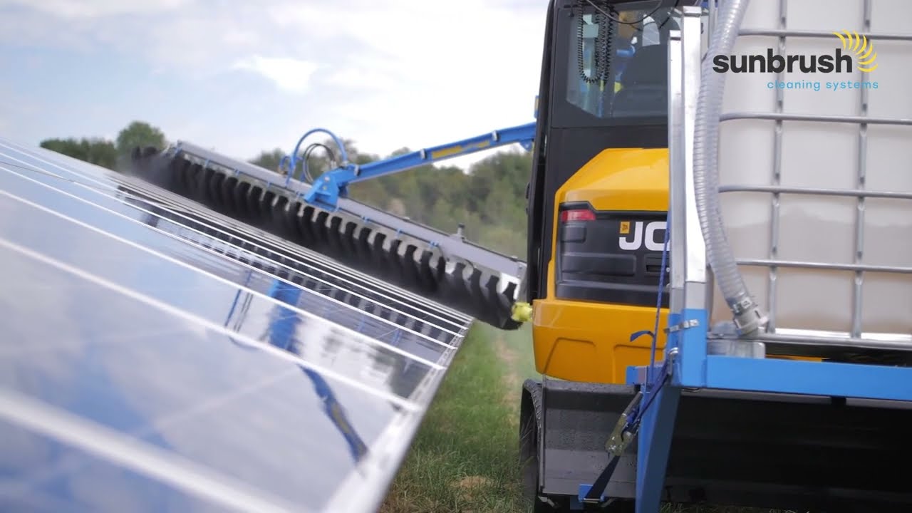 Spazzola Automatica per lavare campi fotovoltaici