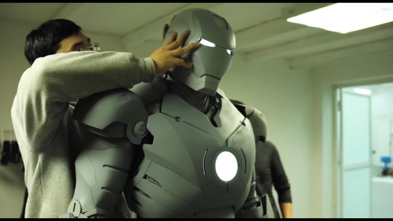 3D printed Iron Man Mark III armor with motorized flaps & LED lights, Real life size MK 3 suit model