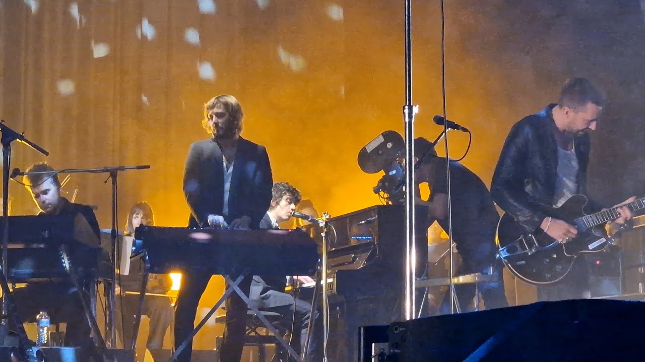 505 (feat Miles Kane!! 🪩) 🎻🎻 // 2023-10-19 Arctic Monkeys, 3Arena, Dublin // Strangeloving