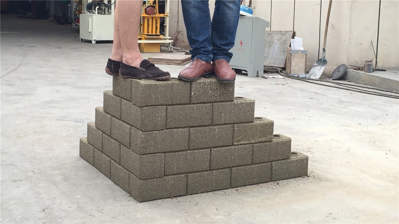 how to construct low cost lego block houses with clay interlocking bricks