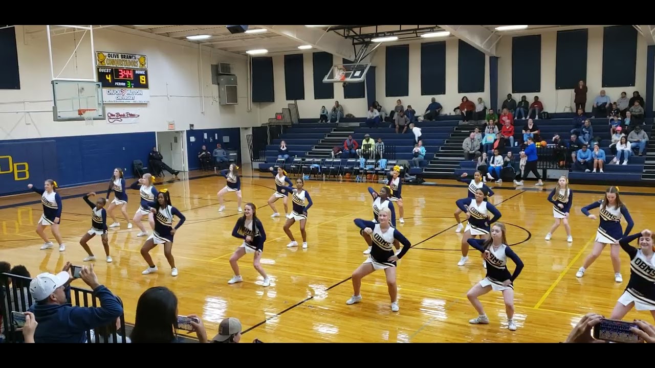 Olive Branch Middle School Cheer Halftime Performance 2022