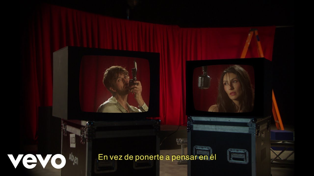 Esteman, Daniela Spalla - Piensa en mí (Lyric Video)