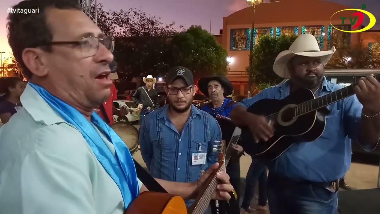 Folia do Divino Pai Eterno de Trindade sendo embaixada por Ronie no ritmo Folia Mineira 03/07/2022
