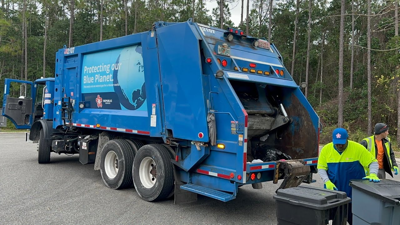 Unique Republic Services Mack Heil Rear Loader Garbage Truck Packing Manual Trash