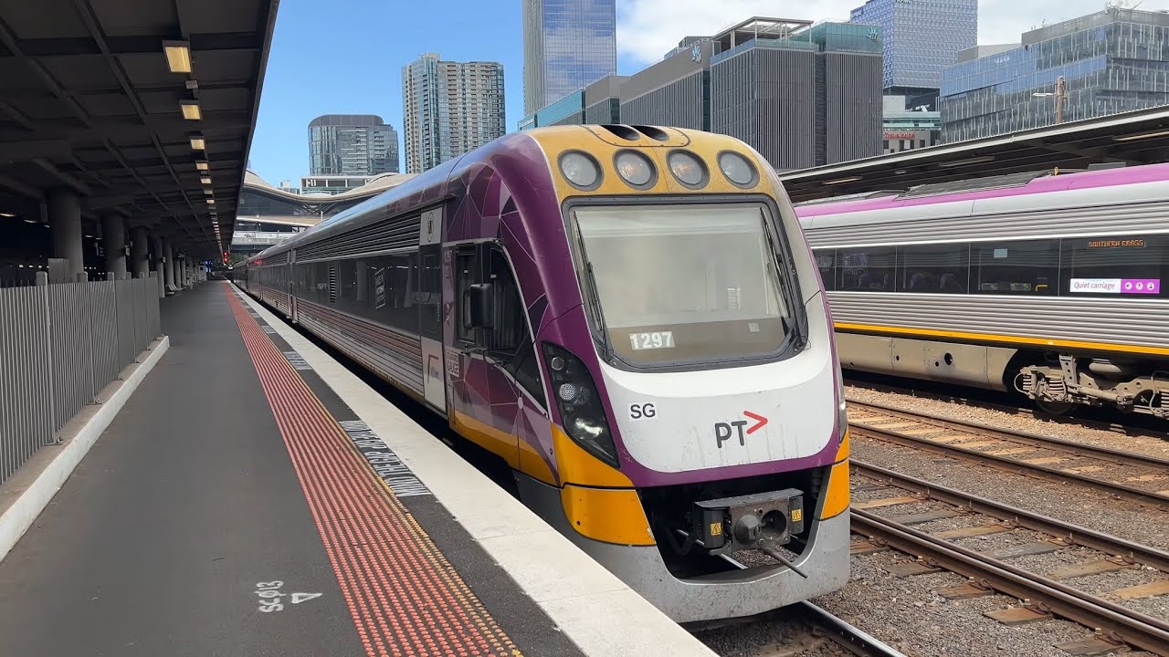 V/Line VS97 & VS98 Departing Southern Cross Station to Albury - HORN SHOW