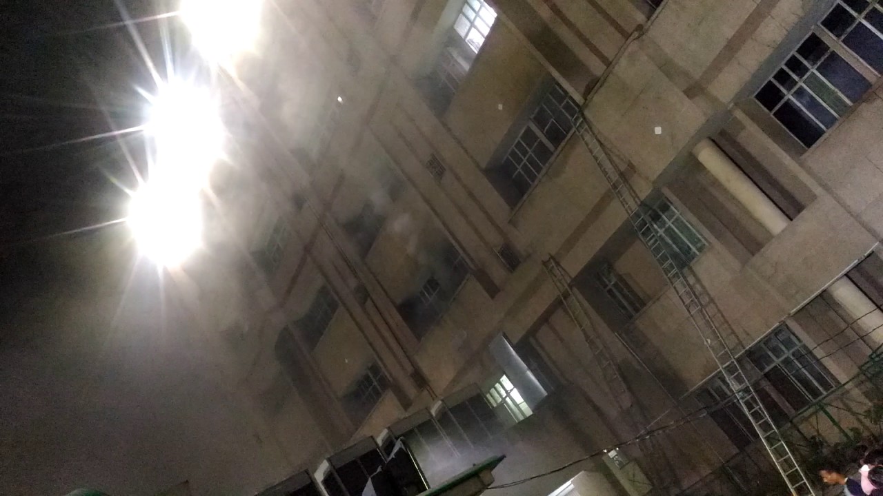 Lucknow trauma center kgmu in fire  15/07/2017 at time 7:45PM(2)