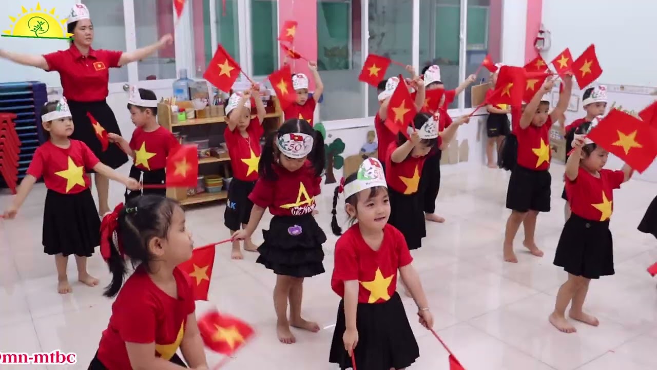 Thể dục sáng đồng diễn - Trường Mầm Non Mặt Trời Bé Con | 8h00 - 18/4/2025