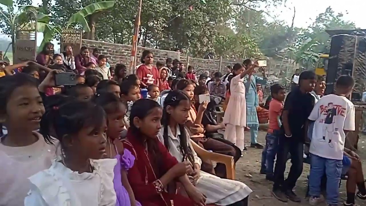 सरस्वती पूजाको दिन एक नाटक गरेको भाइबहिनीहरू उहाँहरूको सम्मान गरौँ छोरीलाई पढाउ