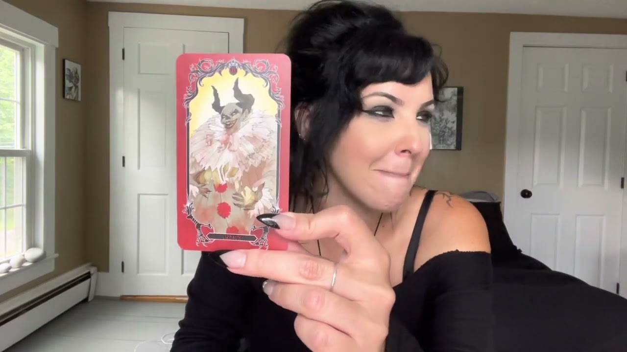 Unboxing: Horror Tarot