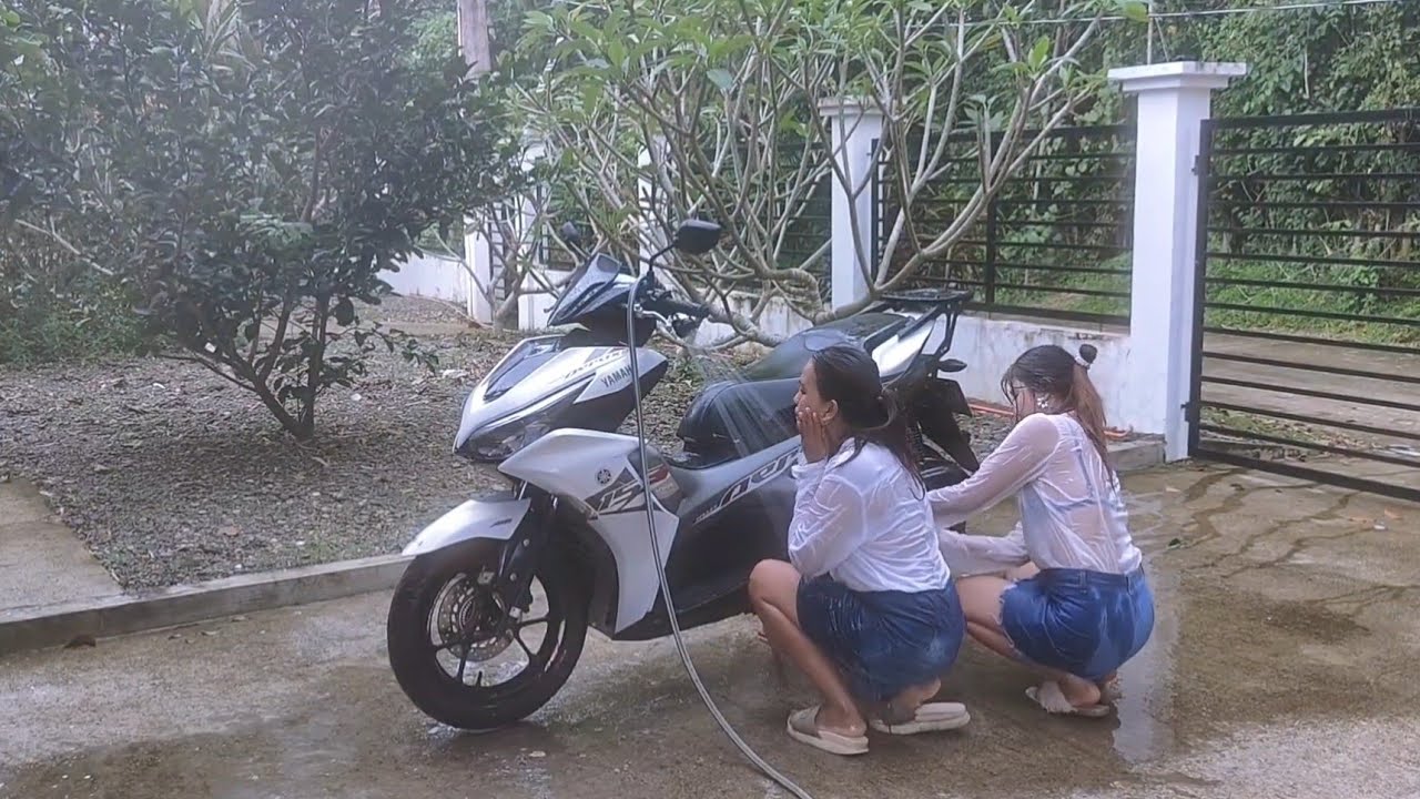 Another washing the motorcycle🏍️